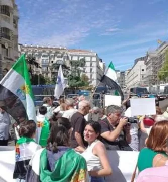 300 personas se manifiestan en Madrid por un tren digno para Extremadura