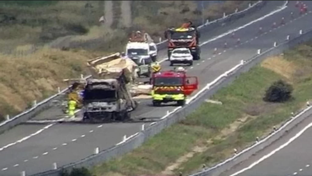 Trágico accidente en la A-5 cerca de Extremadura: un hombre pierde la vida en el choque entre 2 camiones