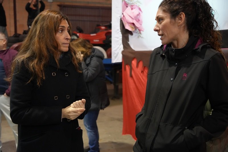 Visita de la alcaldesa a las carrozas de la Cabalgata de Reyes 2025