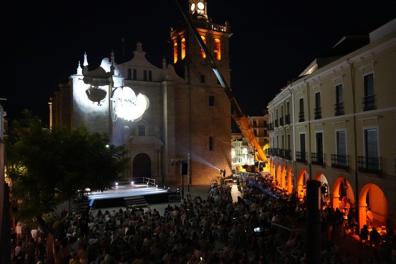 La alcaldesa Ana Belén Fernández inaugura el 29 Festival Internacional de Teatro en la Calle