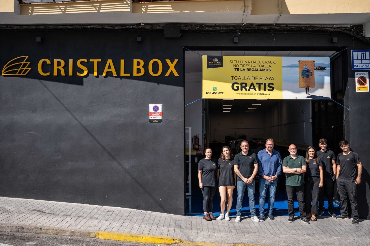 El alcalde de Mérida destaca el apoyo al taller de Cristalbox