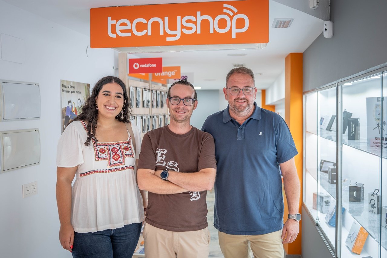 El alcalde visita Delegatecnyshop Mérida en Moreno de Vargas