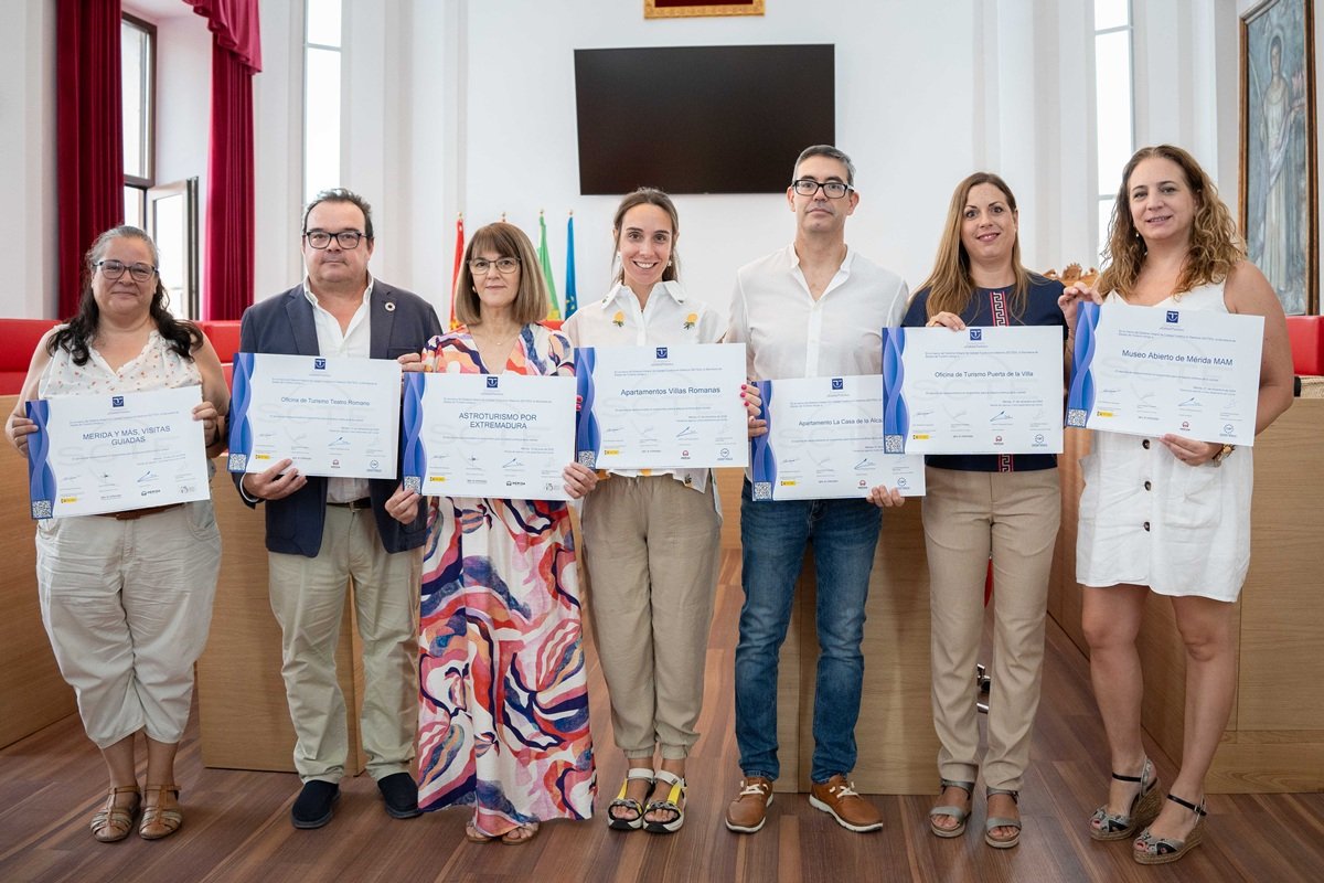 Empresas turísticas en Mérida con calidad distintiva: Apartamento en la Casa de Alcazaba, Apartamentos de Villas Romanas, Astrotourismo de Extremos y Mérida y Más Visitas Guiadas.