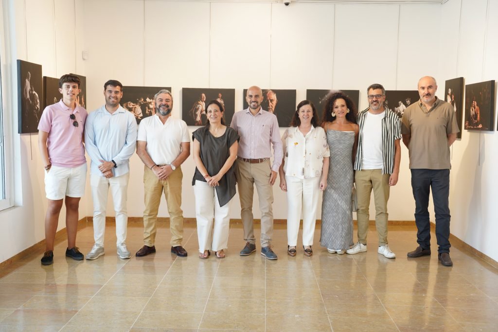 La exposición fotográfica “Luz y Honor: El Alcalde de Zalamea” llega a Don Benito del 11 al 17 de agosto. ¡No te la pierdas!