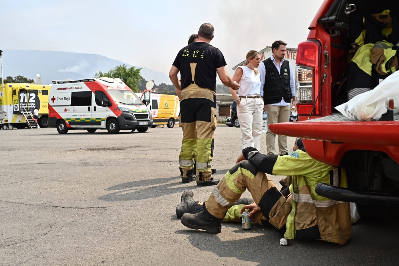 La presidenta de la Junta de Extremadura pide prudencia ante incendios y agradece a efectivos