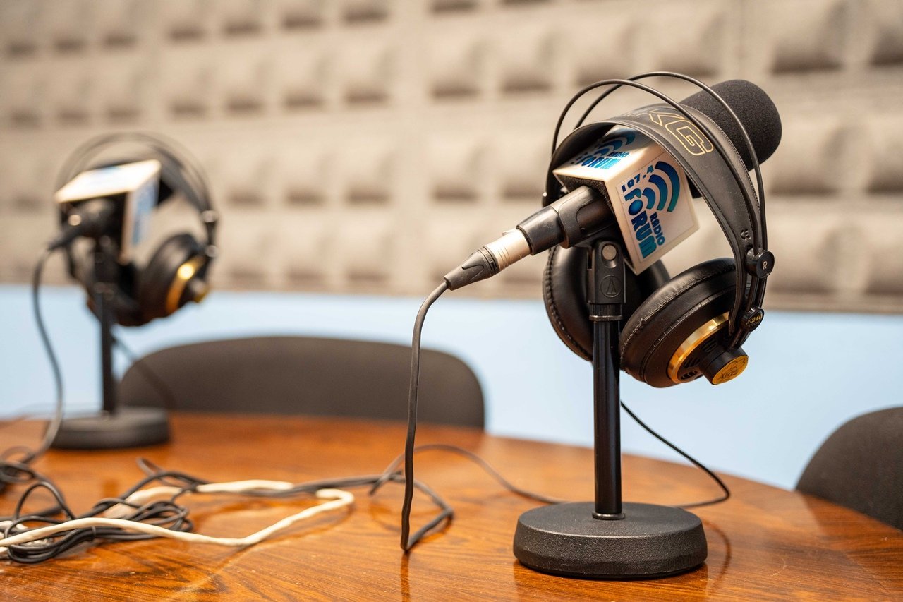 Modernización de la emisora municipal de radio para la participación ciudadana y transparencia.