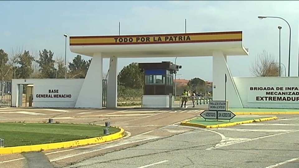 Refuerzos militares se unen a la lucha contra incendios en Extremadura.