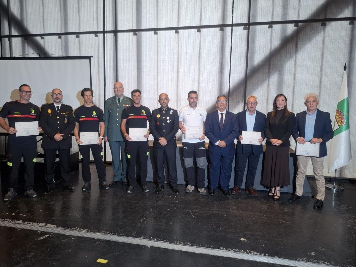 Celebración de los Santos Patronos de la Policía Local en Almendralejo con reconocimientos y agradecimientos a sus agentes.
