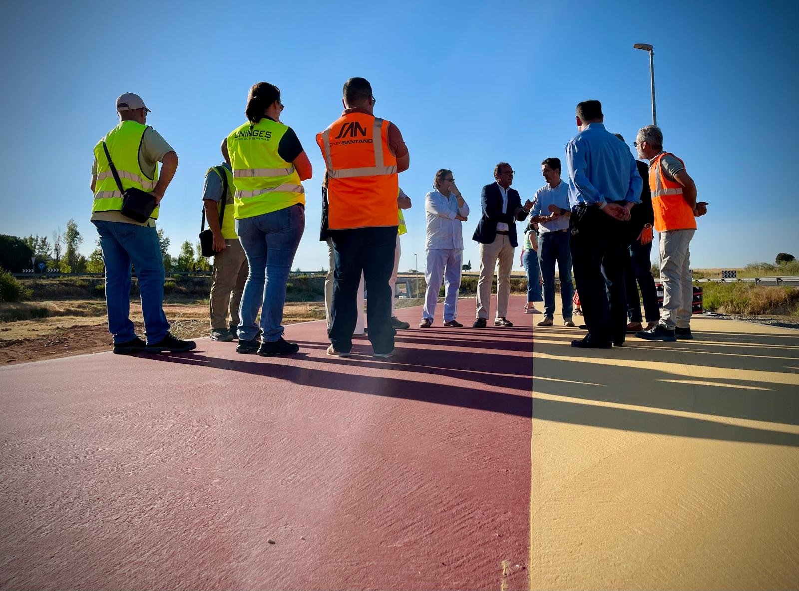 El Ayuntamiento de Cáceres invierte 200.000 euros en mejorar la conexión de Capellanías con un carril bici y paseo peatonal