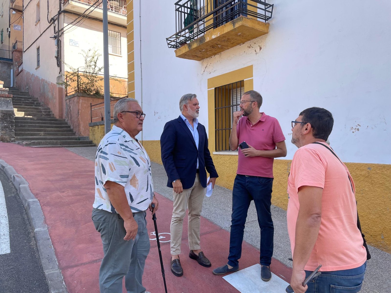 El alcalde de Plasencia se reúne con vecinos del barrio Río Jerte para abordar mejoras de movilidad y conservación del cementerio judío