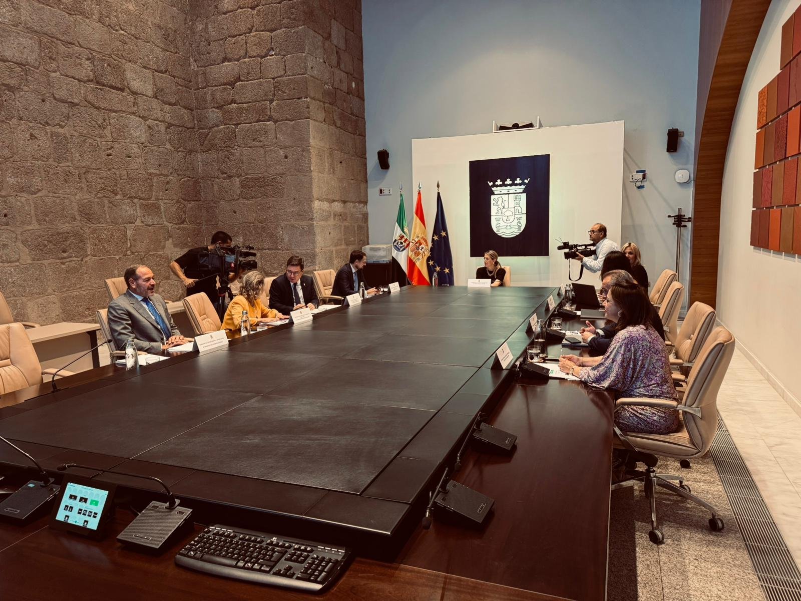 La Junta de Extremadura invertirá casi un millón de euros para potenciar polígonos industriales en Cáceres y Don Benito.