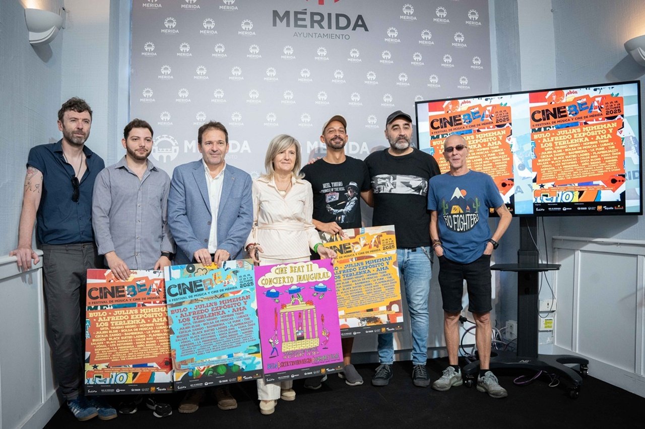La segunda edición de Cinebeat fusiona cine y música con 40 conciertos en Mérida, del 9 al 19 de octubre, en Templo Diana, Trajano Sala y Teatro María Luisa. La mayoría de los eventos se llevarán a cabo en bares del centro los días 17 y 18. Se incluye la sección especial Cinebeat & Young con películas musicales gratuitas para estudiantes. El festival promueve la cultura musical y ofrece oportunidades a talentos emergentes. Además, se proyectarán películas inéditas en Extremadura y se otorgarán premios a los mejores conciertos y al compositor destacado José Luis Tristancho. ¡No te lo pierdas!