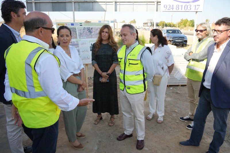 Visita de la alcaldesa a la vía ciclista interurbana entre Villanueva y Don Benito