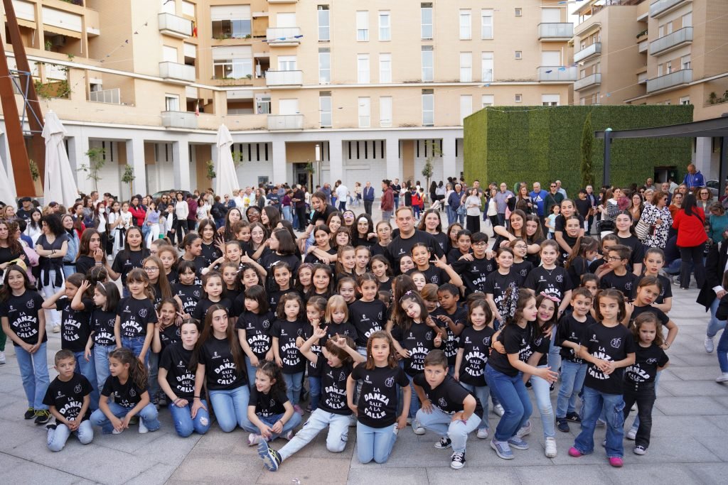 ¡Inscríbete ya en la Escuela Municipal de Danza y Artes Escénicas de Don Benito! Desde el 22 de septiembre podrás presentar un máximo de 3 solicitudes por persona. ¡No te quedes sin tu plaza!