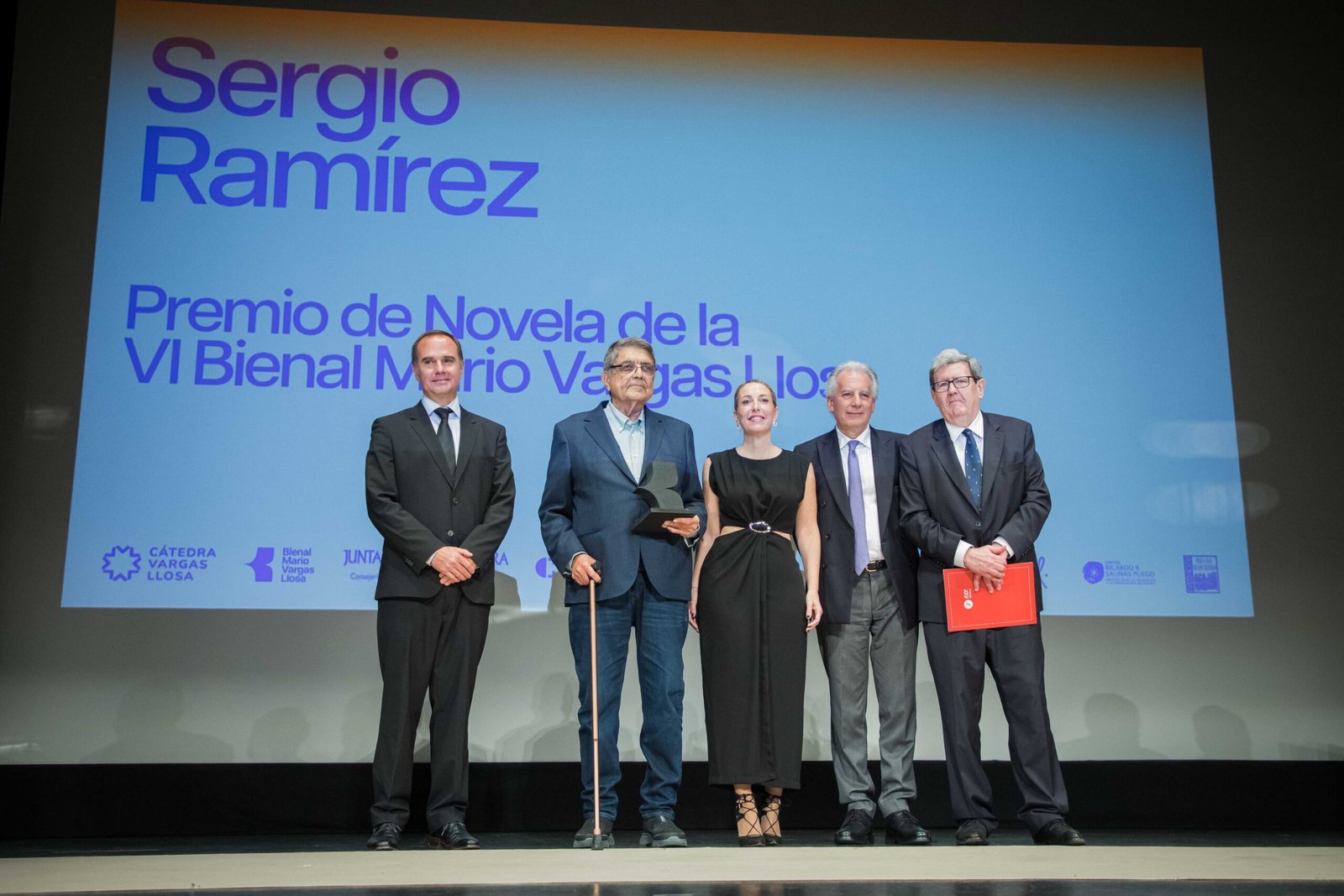 Guardiola destaca legado de Vargas Llosa en Bienal de Novela y apuesta por cultura en Extremadura