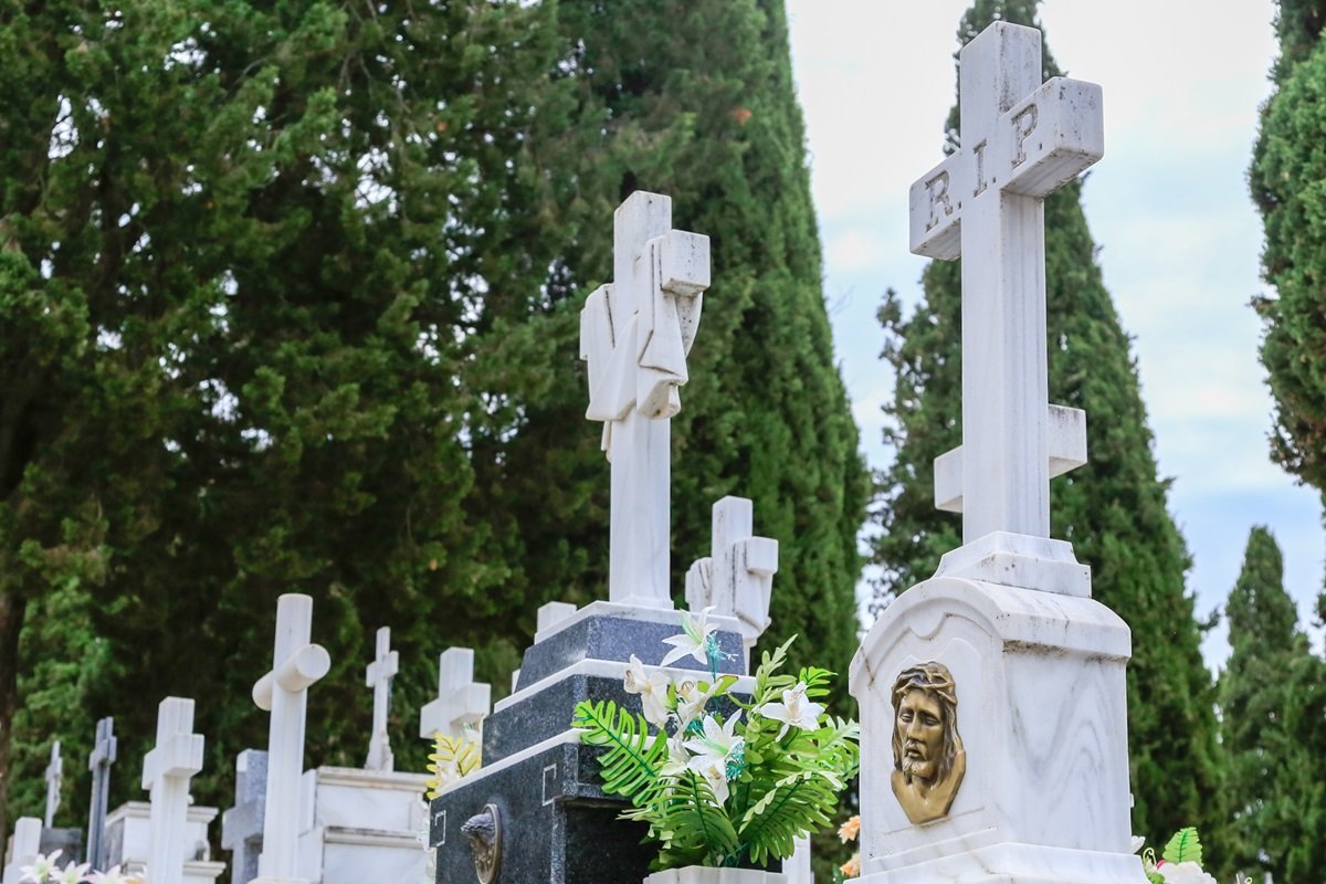 Horario de visita al cementerio ampliado para el día de Todos los Santos.