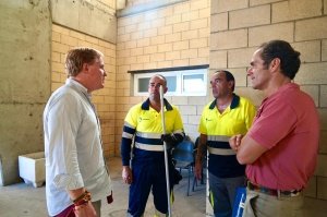 Inicio de la resiembra del césped en el Nuevo Vivero de Badajoz