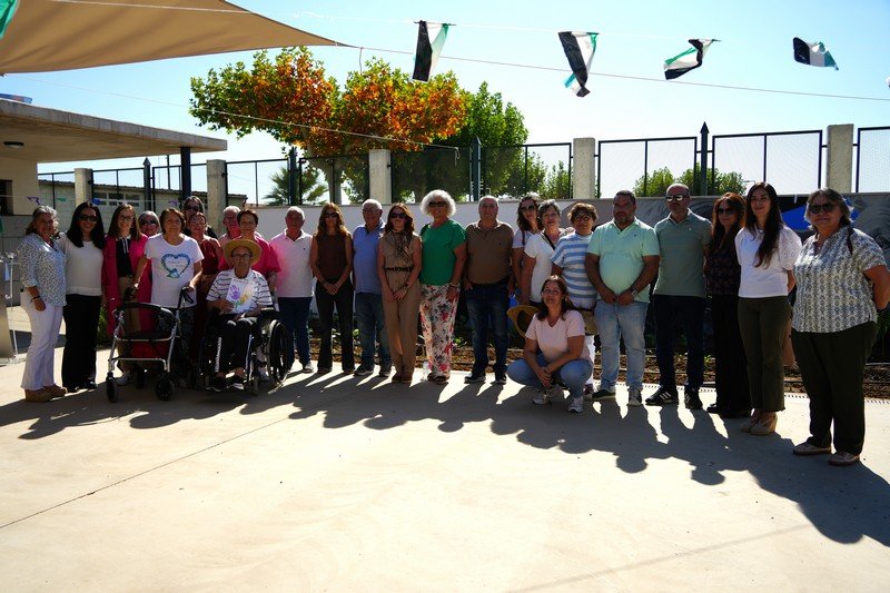 La alcaldesa Ana Belén Fernández asiste al primer aniversario del centro residencial El Colono de Zurbarán