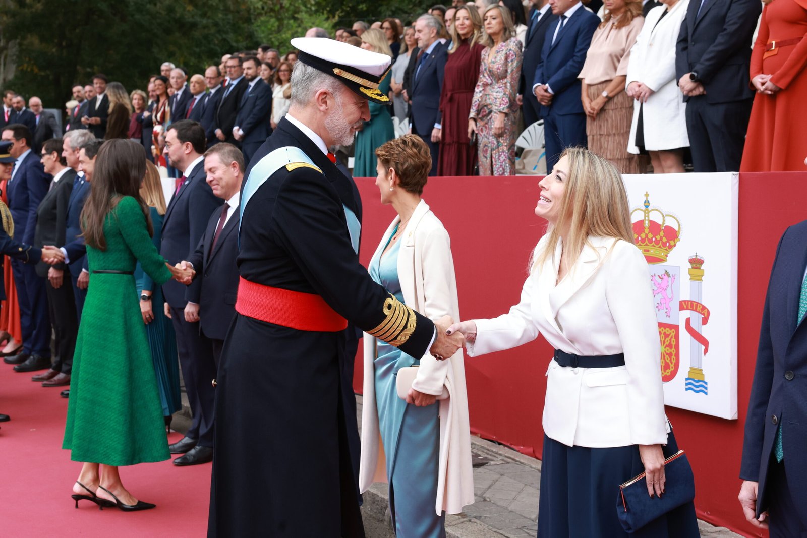 María Guardiola asiste a la Fiesta Nacional con los Reyes y las Princesas en Madrid.