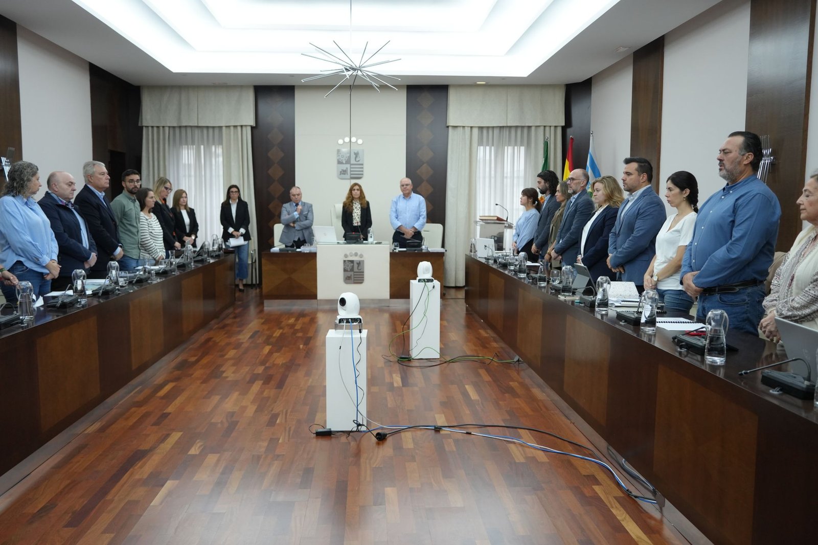 Minuto de silencio por Fernández Vara en pleno de octubre