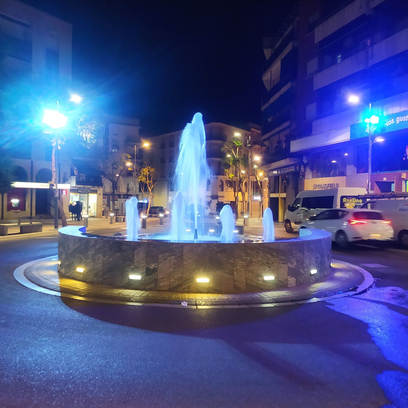 Villanueva de la Serena se une al Día Internacional de la Dislexia iluminando espacios en azul turquesa