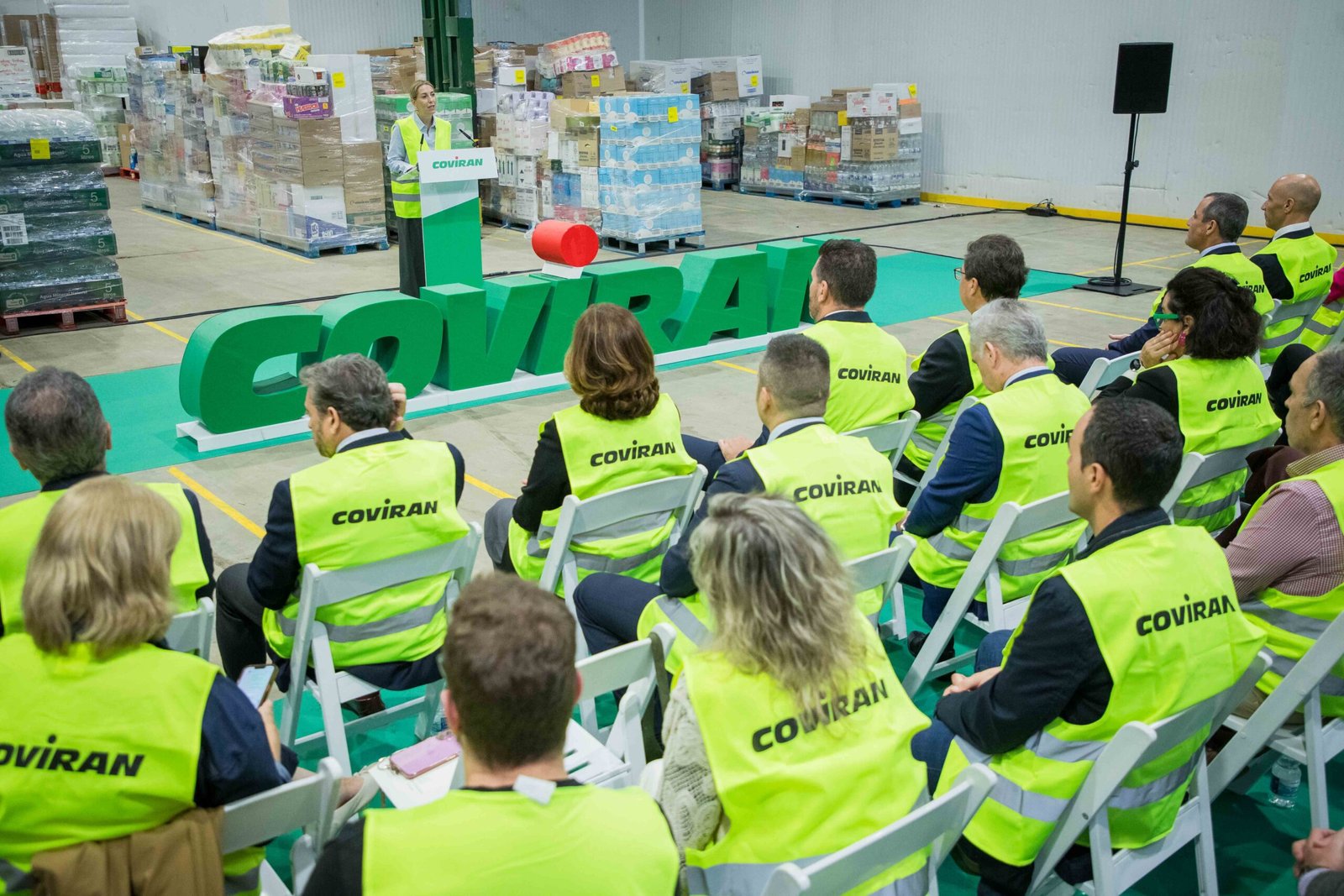 Visita de la presidenta de la Junta a la plataforma logística de Covirán.