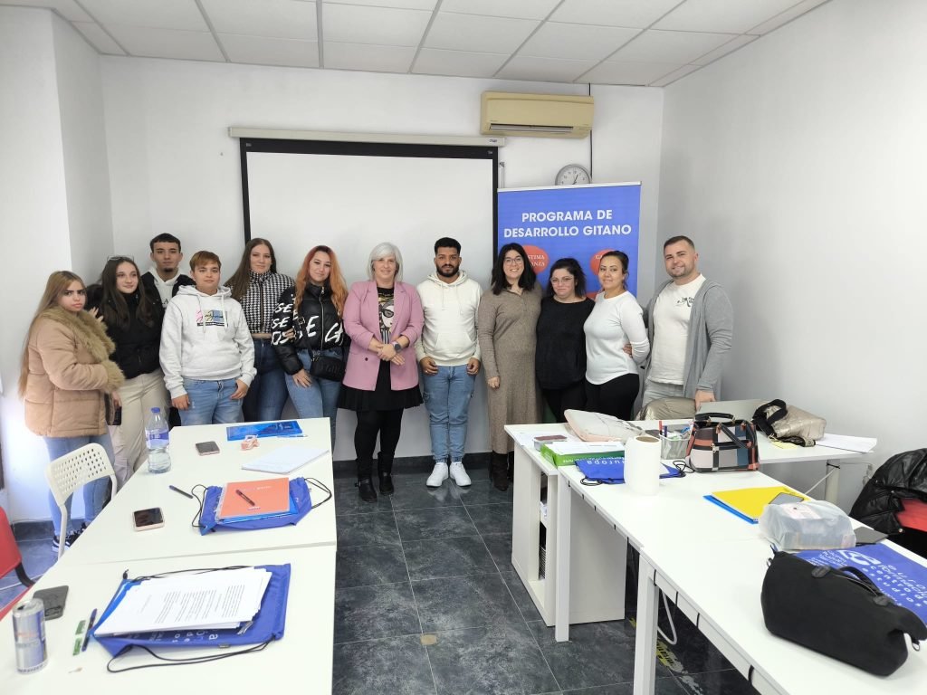 Clausura del curso de formación en ventas y atención al cliente por el Programa de Desarrollo Gitano – Ayto. Don Benito