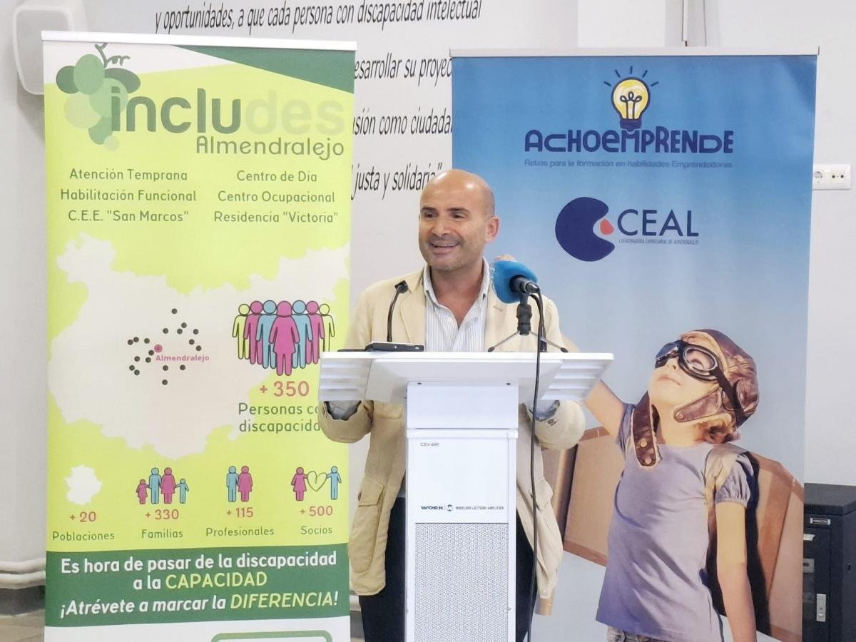 El Ayuntamiento respalda el proyecto AchoEmprende de CEAL en Almendralejo
