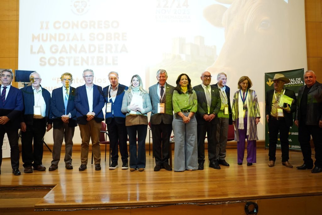 El II Congreso Mundial de Ganadería Sostenible concluye con la firma de la Declaración de Extremadura – Ayto. Don Benito. El encuentro internacional finaliza después de tres días de debates científicos y técnicos con la suscripción de la Declaración de Extremadura para la Defensa de la Ganadería.