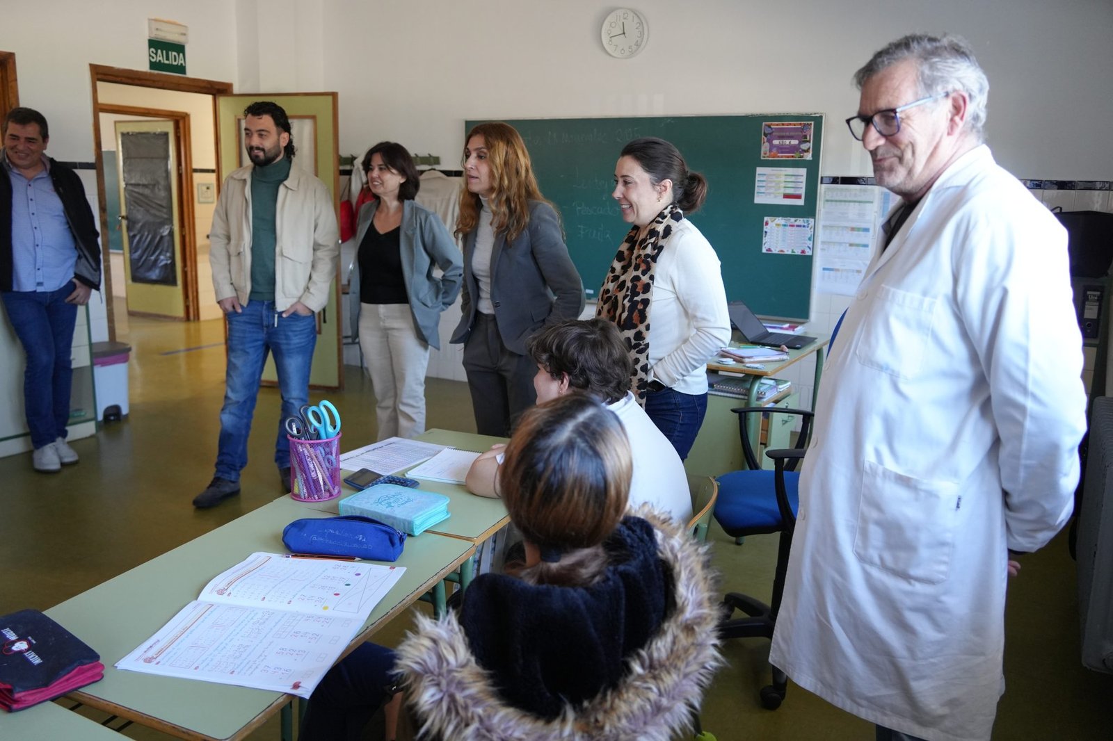 La alcaldesa Ana Belén Fernández concluye visitas a centros educativos.