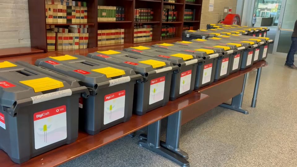 La educación en Extremadura avanza hacia el futuro con kits tecnológicos en 25 colegios.