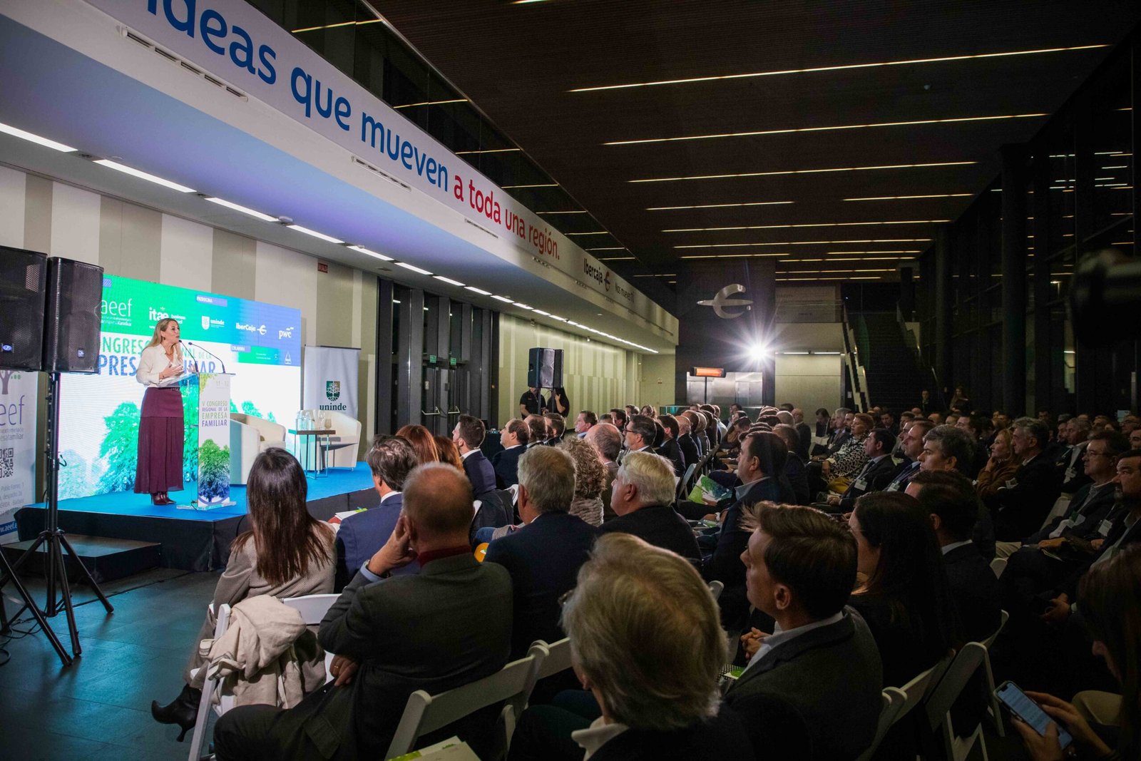 La presidenta de la Junta destaca la importancia de la empresa familiar en Extremadura