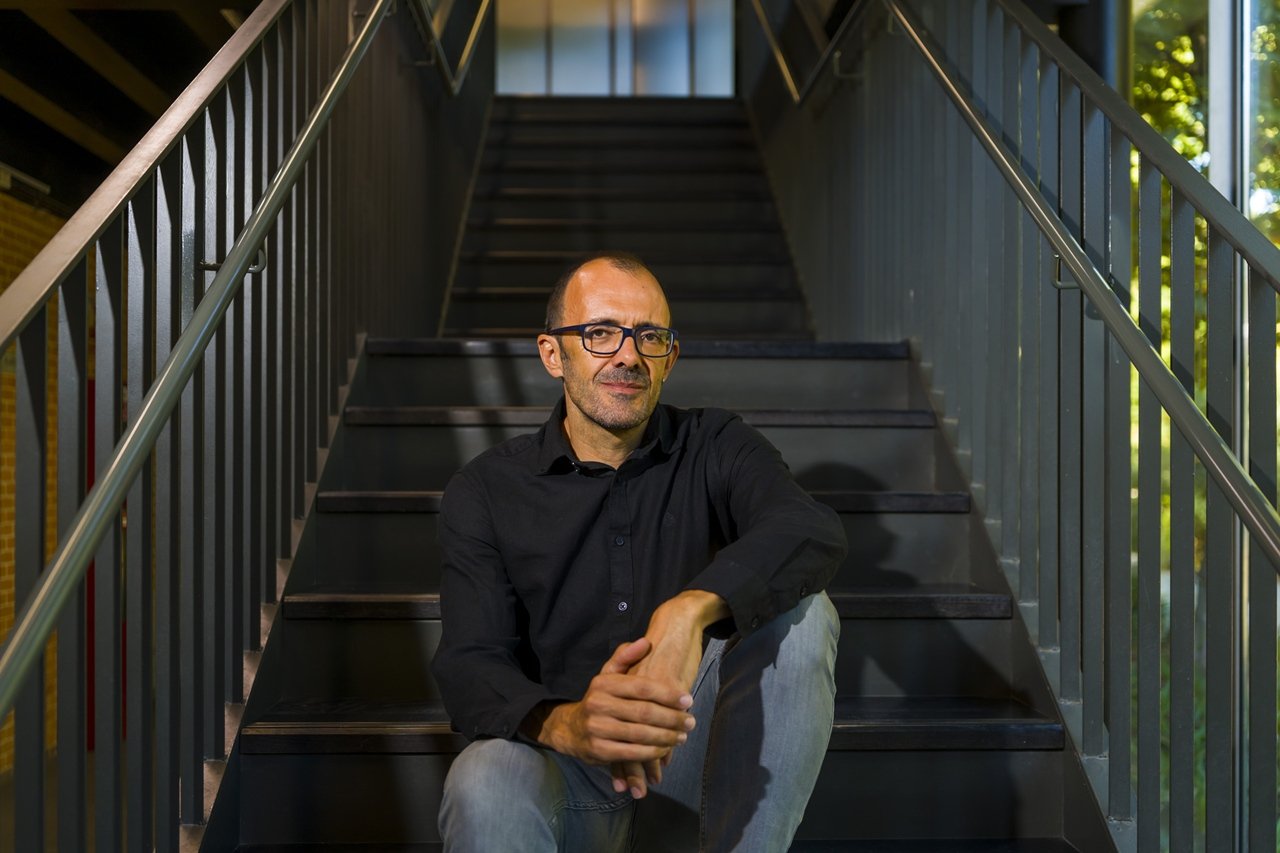 Presentaciones literarias de Antonio Orihuela, Isaac Rosa y Joaquín Gómez en la Biblioteca Municipal Juan Pablo Forner.
