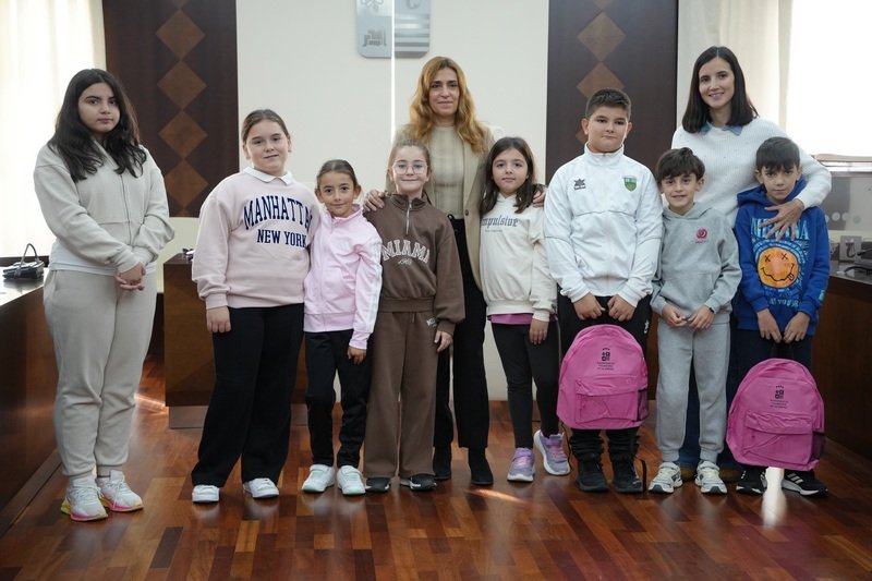 Visita de niños del CEIP La Paz de Entrerríos al Ayuntamiento y biblioteca municipales
