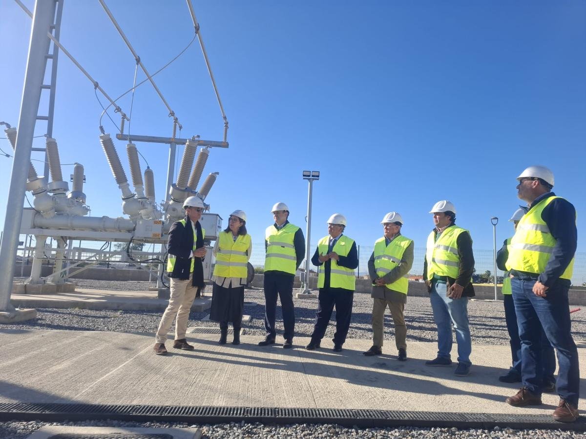 Visita del alcalde a la nueva subestación eléctrica de Almendralejo construida por Endesa
