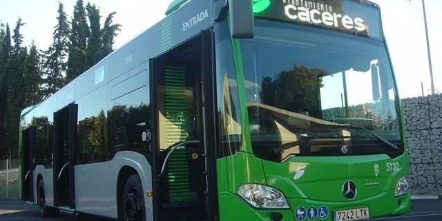 El Ayuntamiento asegura descuentos del 50% y gratuidad en transporte urbano para 2026