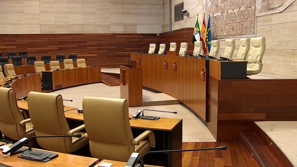 Los partidos se reúnen en la Asamblea para convalidar el decreto de ayudas por los incendios del verano tras las elecciones.