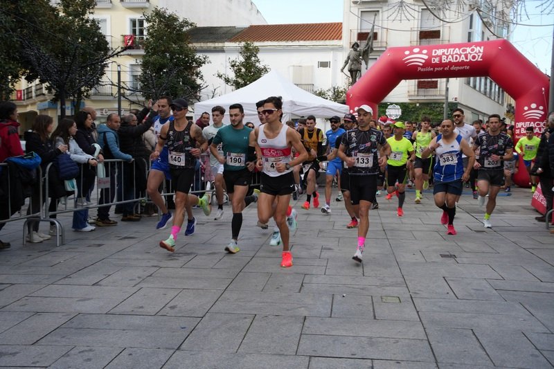 Participación de 800 personas en la Carrera Solidaria de Navidad con fin benéfico