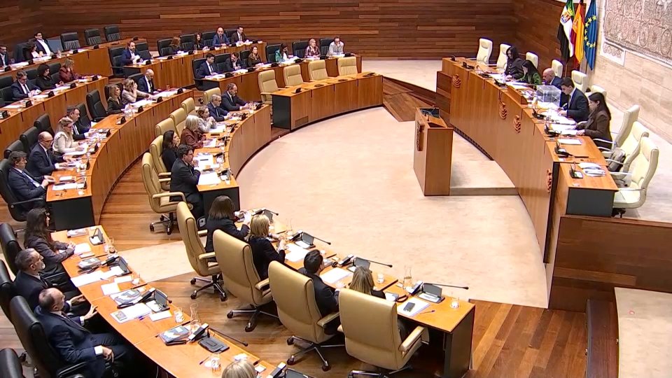 Direcciones de grupos parlamentarios en Extremadura actualizadas.