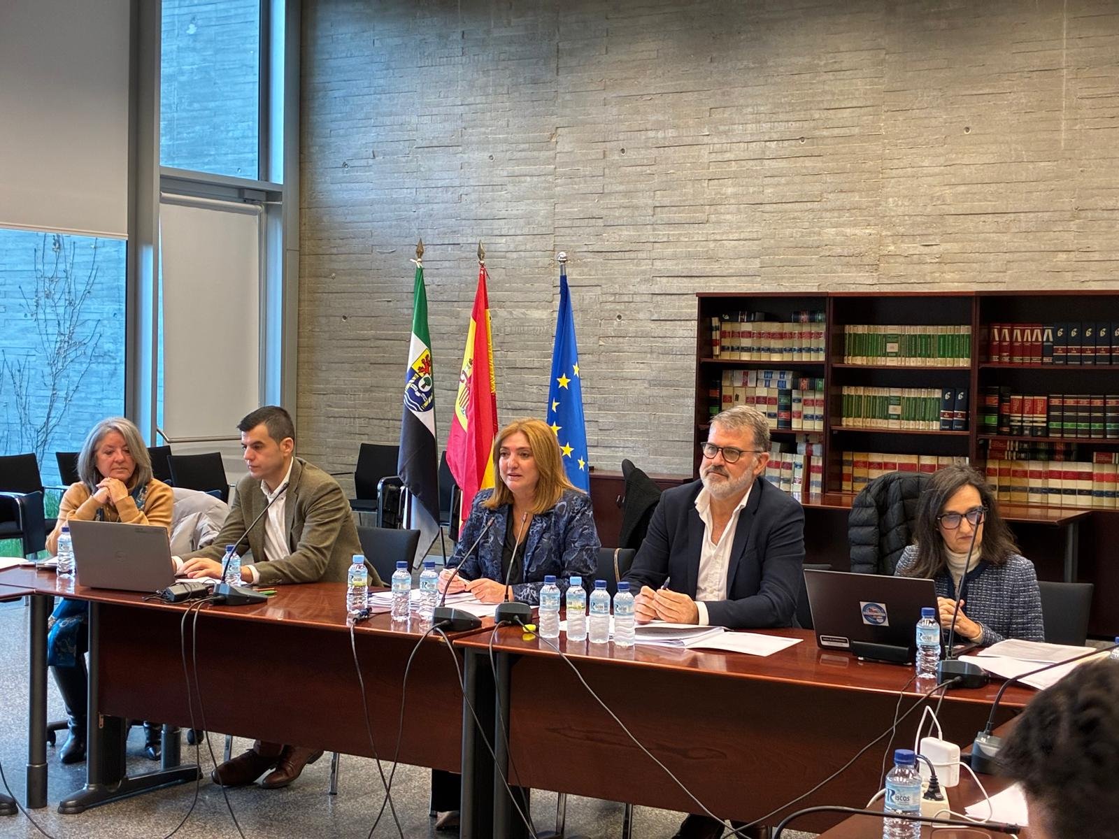 La Mesa Sectorial de Educación aprueba nuevos puestos y vacantes para traslados