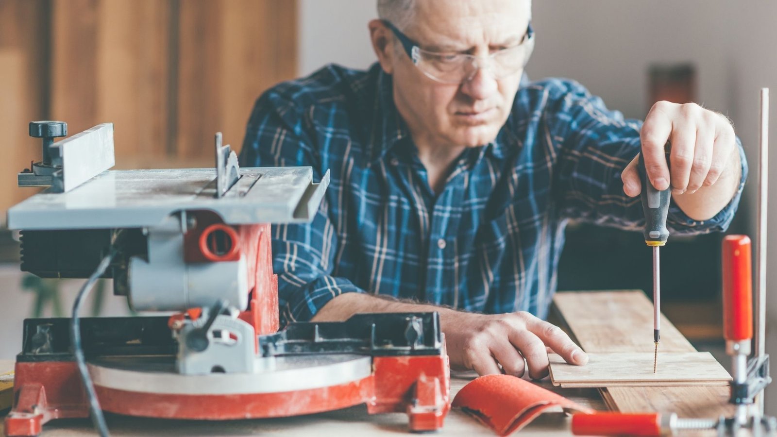 La presencia laboral de mayores de 60 años se equipara a la de jóvenes