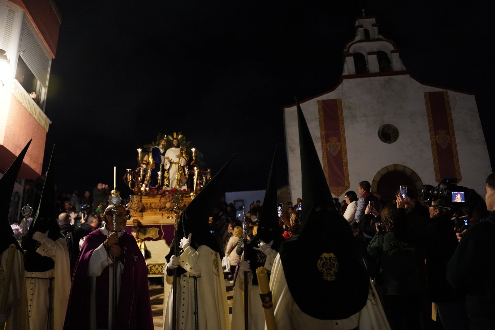 Turismo convoca el Concurso del Cartel Oficial de la Semana Santa 2026 en Don Benito – Ayto. Don Benito. El concurso busca destacar la Hermandad y Cofradías de Nazarenos del Santísimo Cristo del Perdón, María Santísima de la Esperanza y mártir San Sebastián –Beso.
