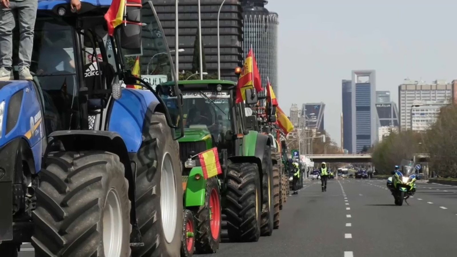 500 tractores protestarán en Madrid por Mercosur y la nueva PAC; marcha en Cáceres por apicultores.