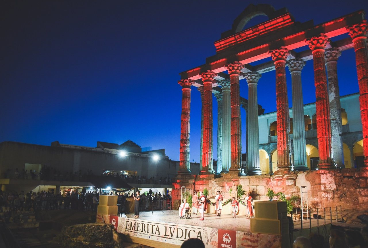 Contrato para coordinar Emerita Lvdica 2026 en Mérida