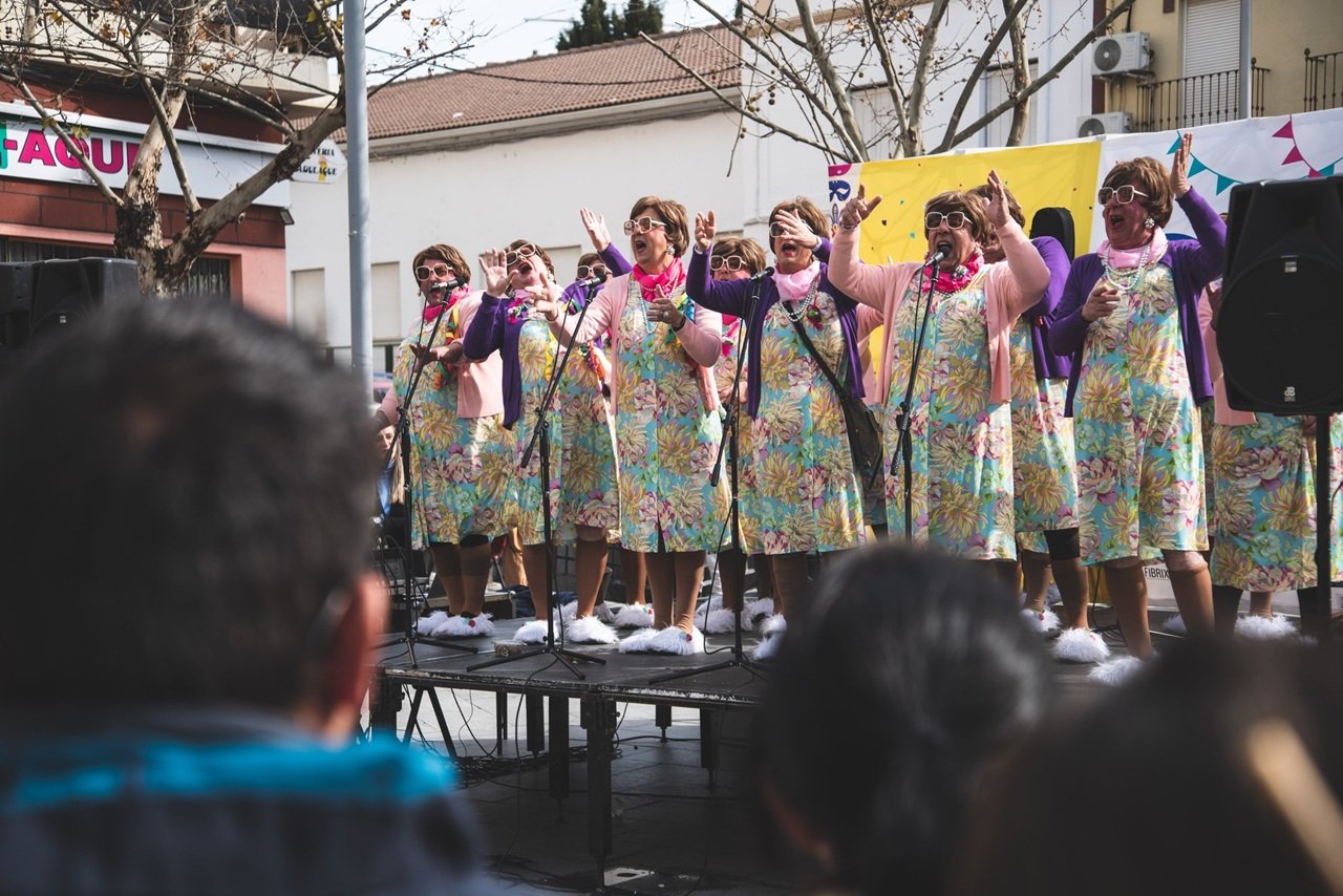 El Carnaval Romano llena de música las plazas Luis Chamizo y La Lonja este sábado con escenas callejeras patrocinadas por Cruzcampo