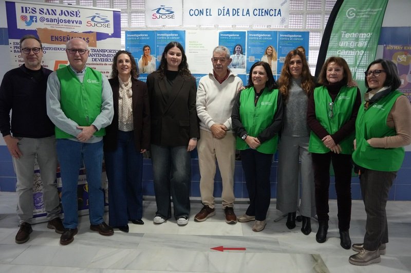 El IES San José celebra el Día de la Mujer y la Niña en la Ciencia con la presencia de la alcaldesa Ana Belén Fernández y un homenaje a la investigadora Ángela Altamirano.