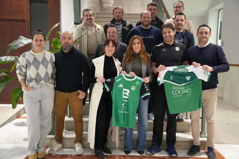 El Villanovense Femenino CF y el Sport Extremadura CD firman un acuerdo para fortalecer el fútbol femenino en la región.