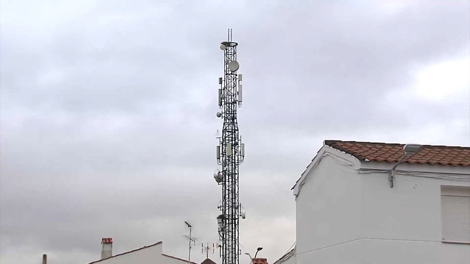 La Junta alerta al Gobierno de la grave falta de telecomunicaciones en municipios extremeños