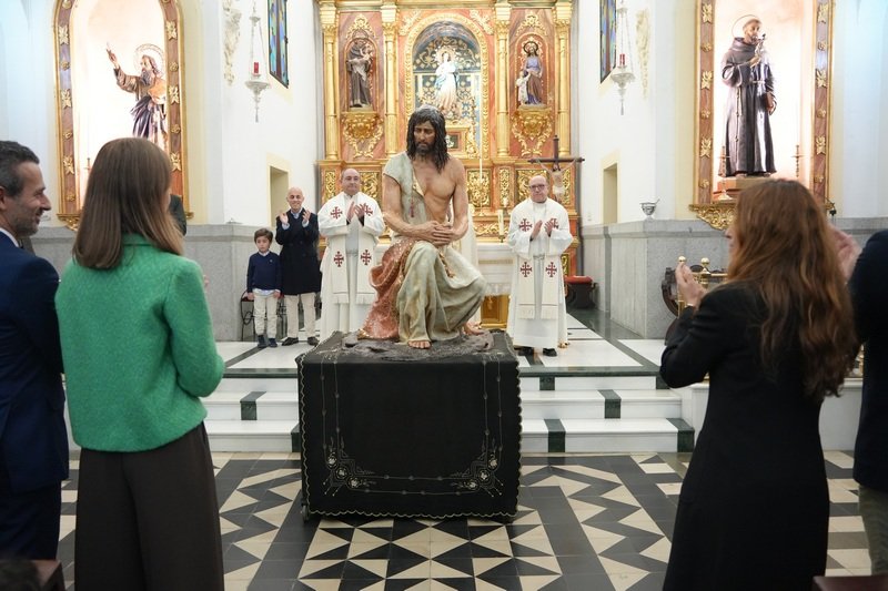 Eduardo Acero dona la imagen de Jesús en la Oración del Huerto de los Olivos a Villanueva de la Serena.