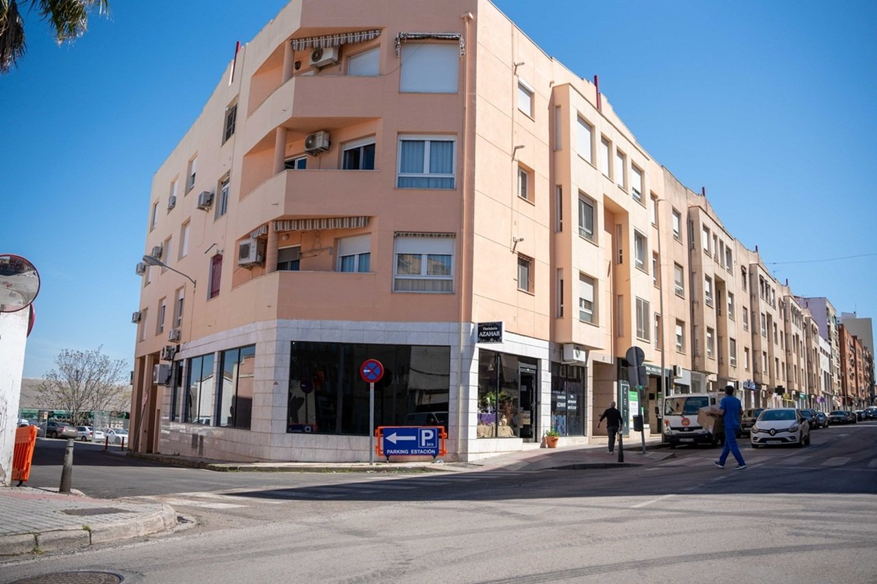 El aparcamiento de la estación de Mérida cuenta con un nuevo acceso desde la calle Marquesa de Pinares
